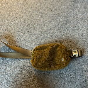 lululemon fluffy brown belt bag NWOT RARE COLOR